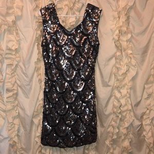 Verty silver Sequin Dress size L NWT